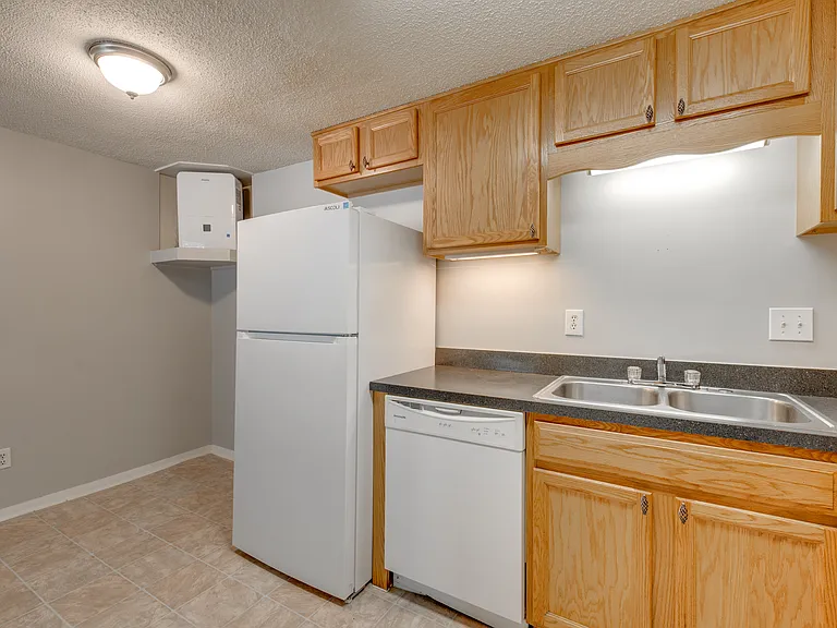 112 Sweetland Dr #3 — Photo 6