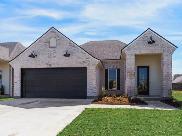 136 Lakes Edge Dr, Broussard, LA 70518