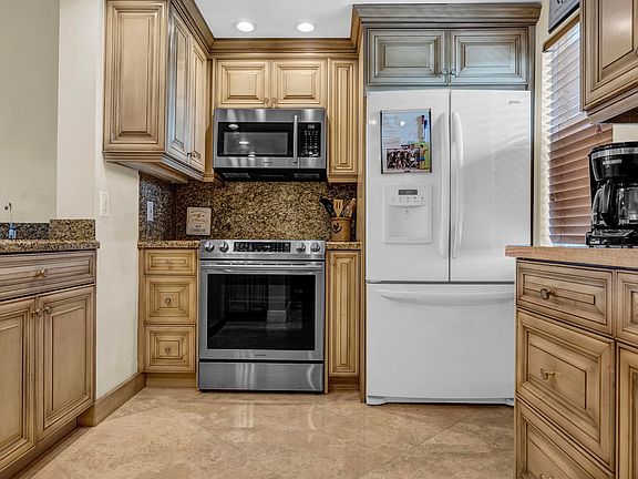 5th image of 3050 NE 48th Court #305
