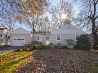 115 Daisy Farms Dr, New Rochelle, NY 10804