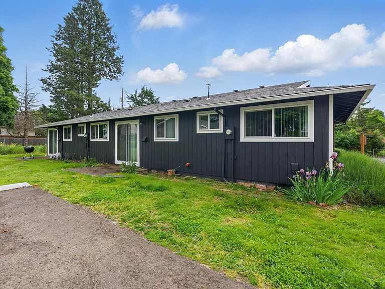 Comfort & Convenience in the Heart of Lents! — Photo 22