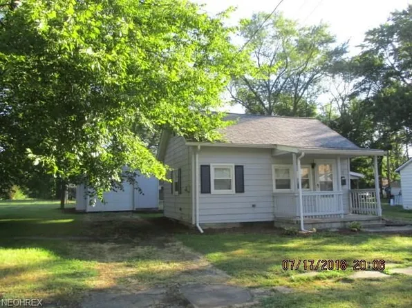 412 W 3rd St, Niles, OH 44446