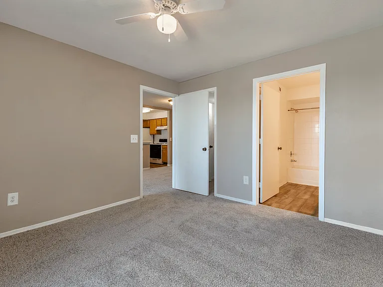 Falcon Trace Apartment Homes — Photo 14