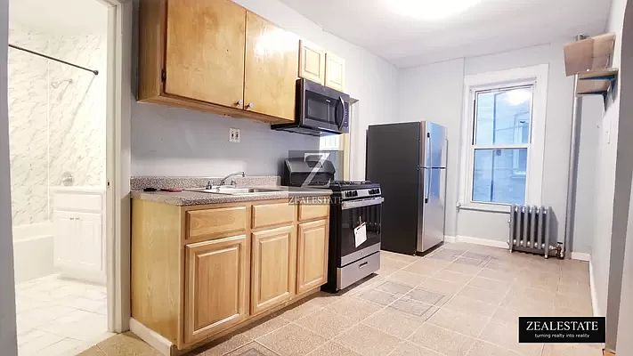 1st image of 718 Washington Ave APT 2R