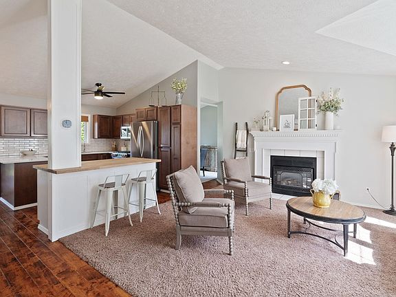 3rd image of 3205 E Diane Ct