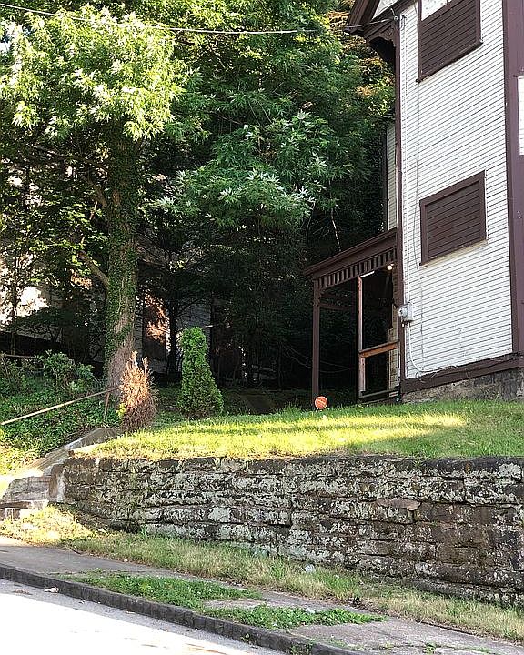 2nd image of 498 Ella St