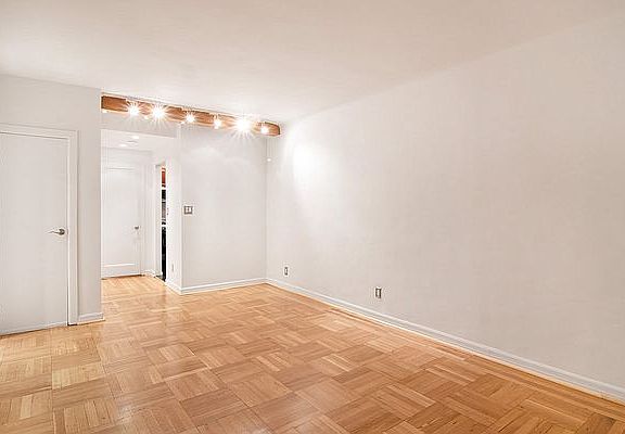 4th image of 150 W 58th St APT 5D