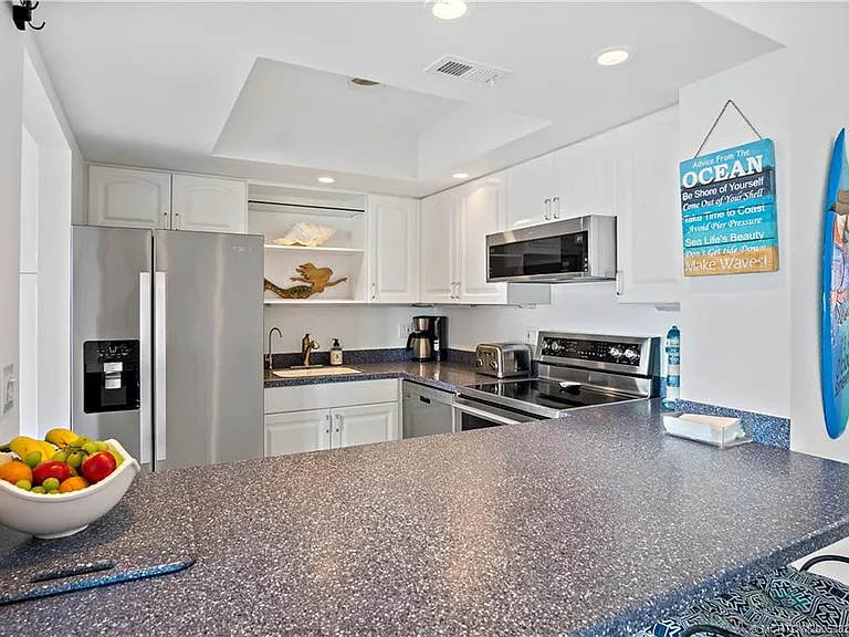 245 NE Macarthur Blvd #12 — Photo 25
