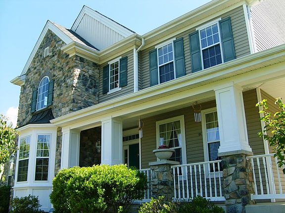 2nd image of 765 Ramblewood Dr