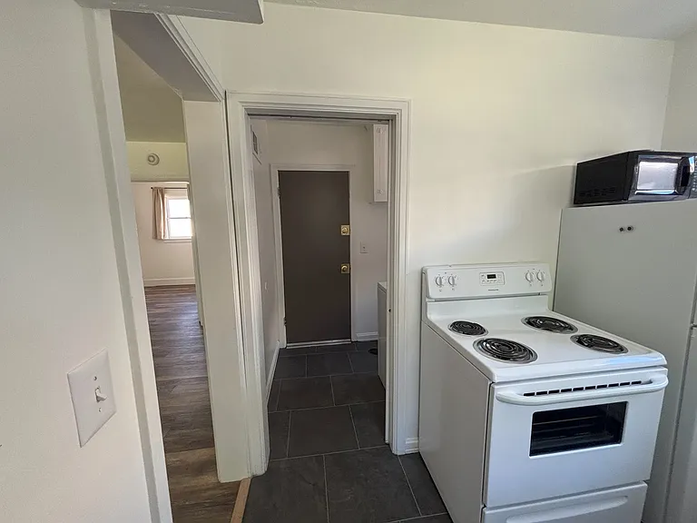 806 E McKinley St — Photo 8