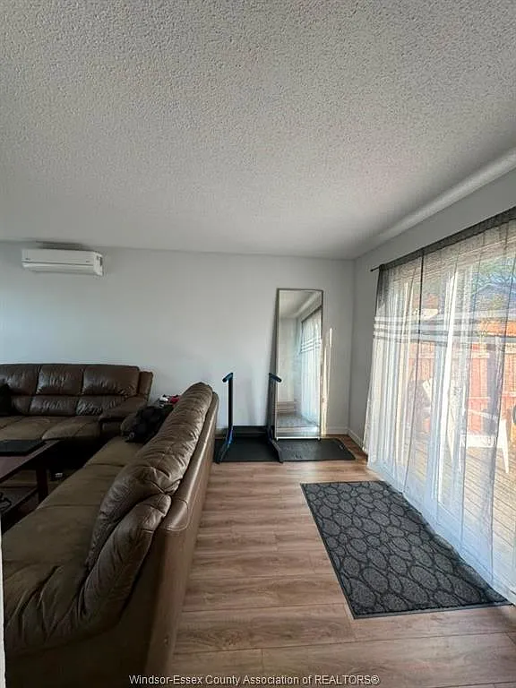 4 bed, $1,995 — Photo 3