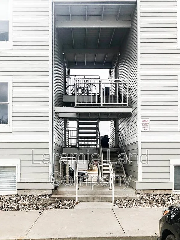 4 bed, 2.0 bath, $1,250 — Photo 2