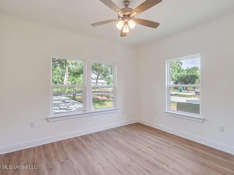 13469 Mary Ave — Photo 10