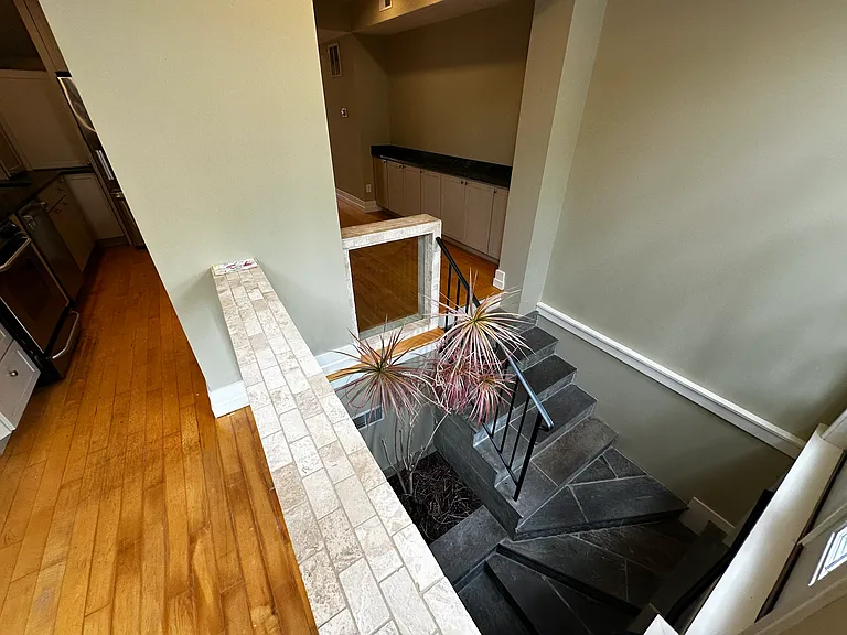 233 16th St SE — Photo 3