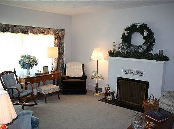 3rd image of 409 E 2nd Ave