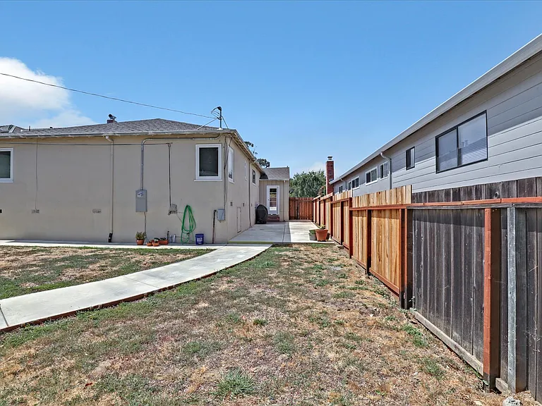 556 Anita Ln — Photo 18