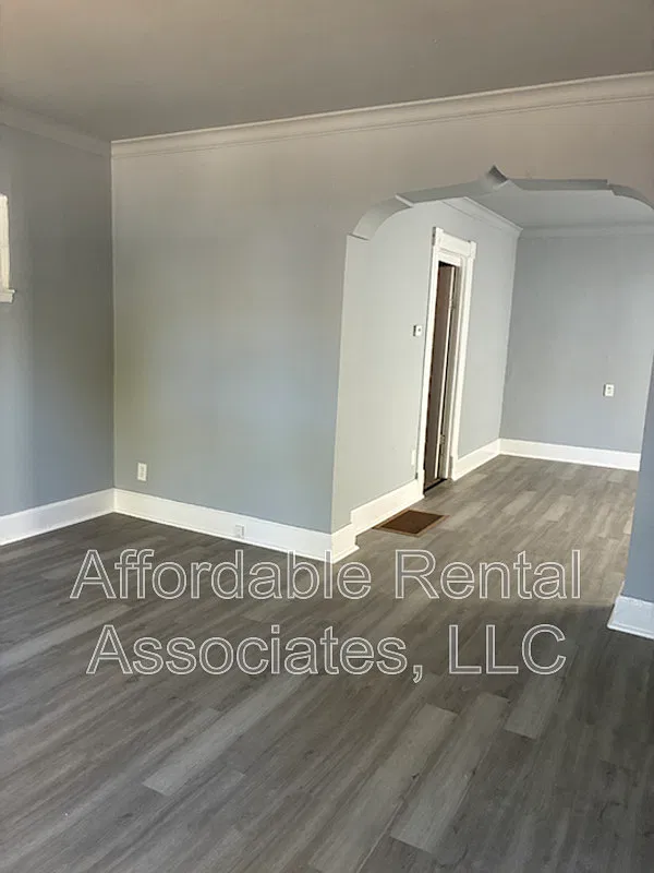3 bed, 1.0 bath, $1,089 — Photo 3