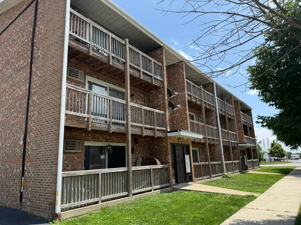 4643 Clyde Ave #2D, Lyons, IL 60534