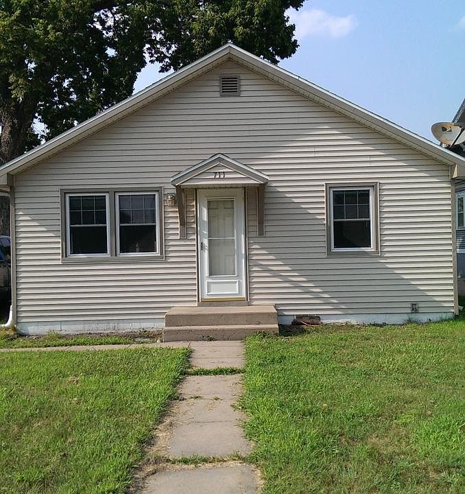 1st image of 711 E 9th St