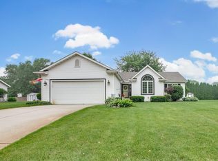 52261 Woodsedge Dr, Granger, IN