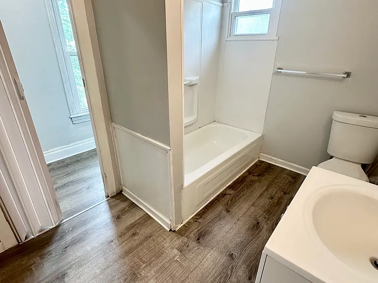 517 E Railroad Ave #2 — Photo 13