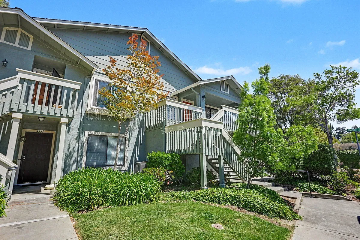 Building Photo - 4995 Conway Ter #1