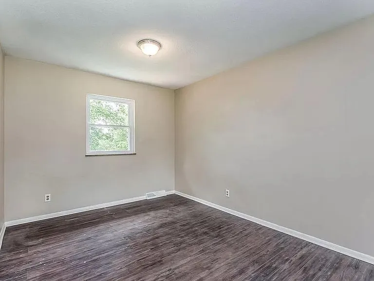 405 E Kings Gate Rd — Photo 13