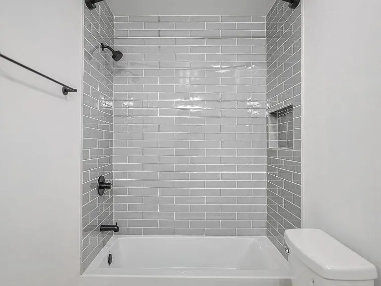 San Pasqual Apartments — Photo 18