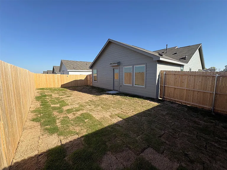 1633 Limpkin Dr — Photo 2