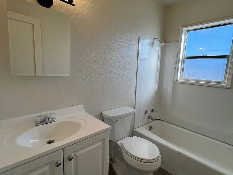 1501 W Hank Ave — Photo 7