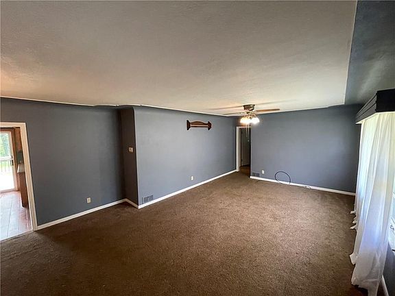 4th image of 3347 E Leafdale Ave