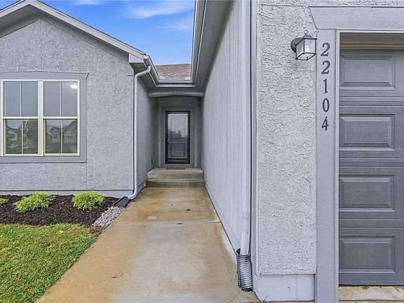 3rd image of 22104 Crystal Ave