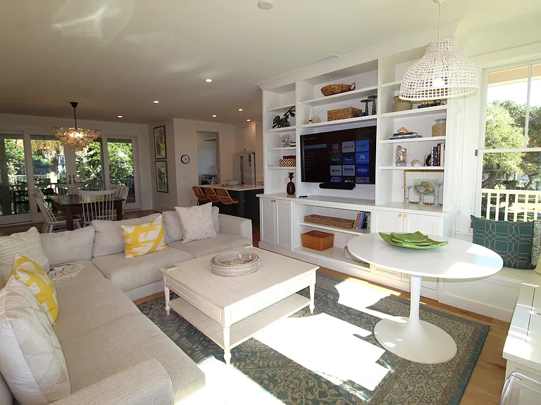 602 W Ashley Ave — Photo 3