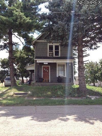 2nd image of 1004 2nd St NE