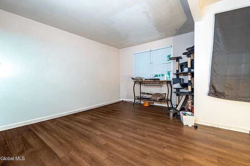 4th image of 8 Avondale Terrace