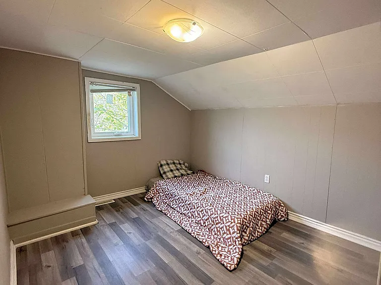 130 Saint Paul Cres E #1 — Photo 15