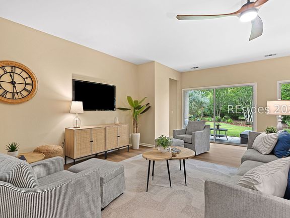 5th image of 32 Willow Brook Dr