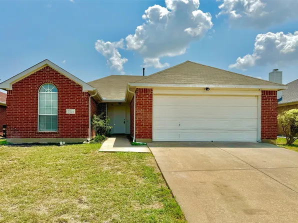 2225 Sophie Ln, Arlington, TX 76010
