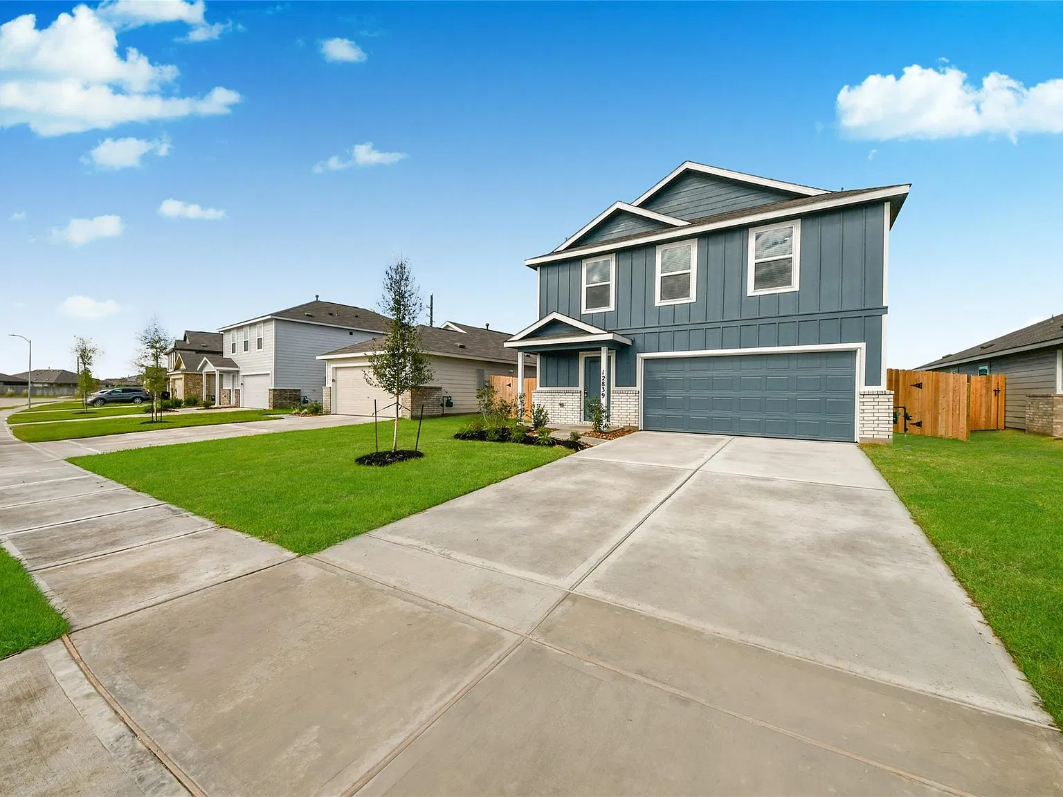 4 bed, 2.5 bath, 1979 sqft, $2,060 — Photo 3