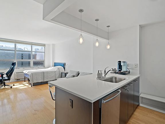 4th image of 5-09 48th Ave #4-J