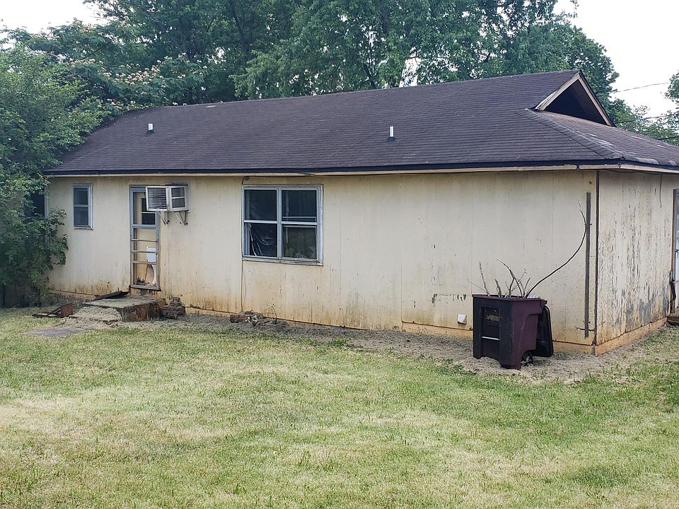2nd image of 1140 Albany Rd
