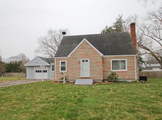 415 Elm St, Windsor Locks, CT 06096