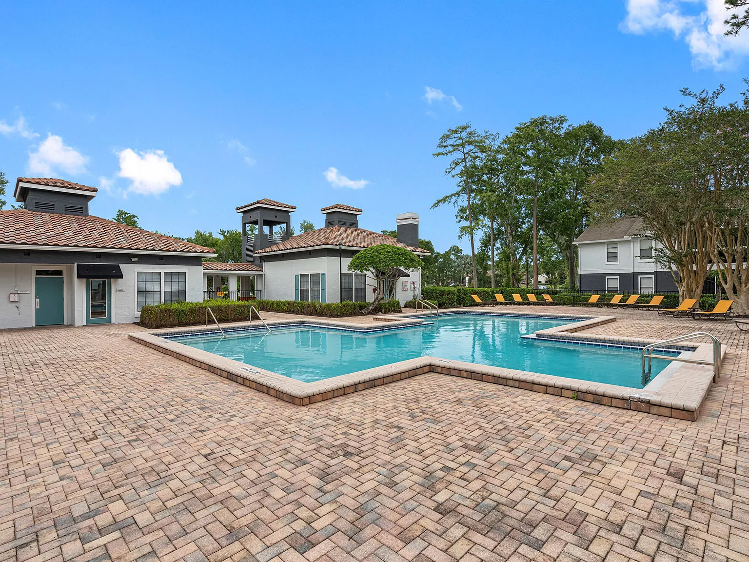 Lake Forest — Photo 3