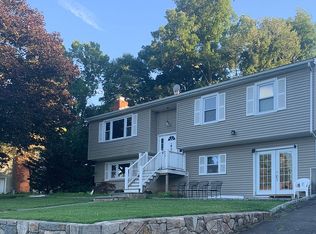 22 Bear Path Dr, Shelton, CT 06484