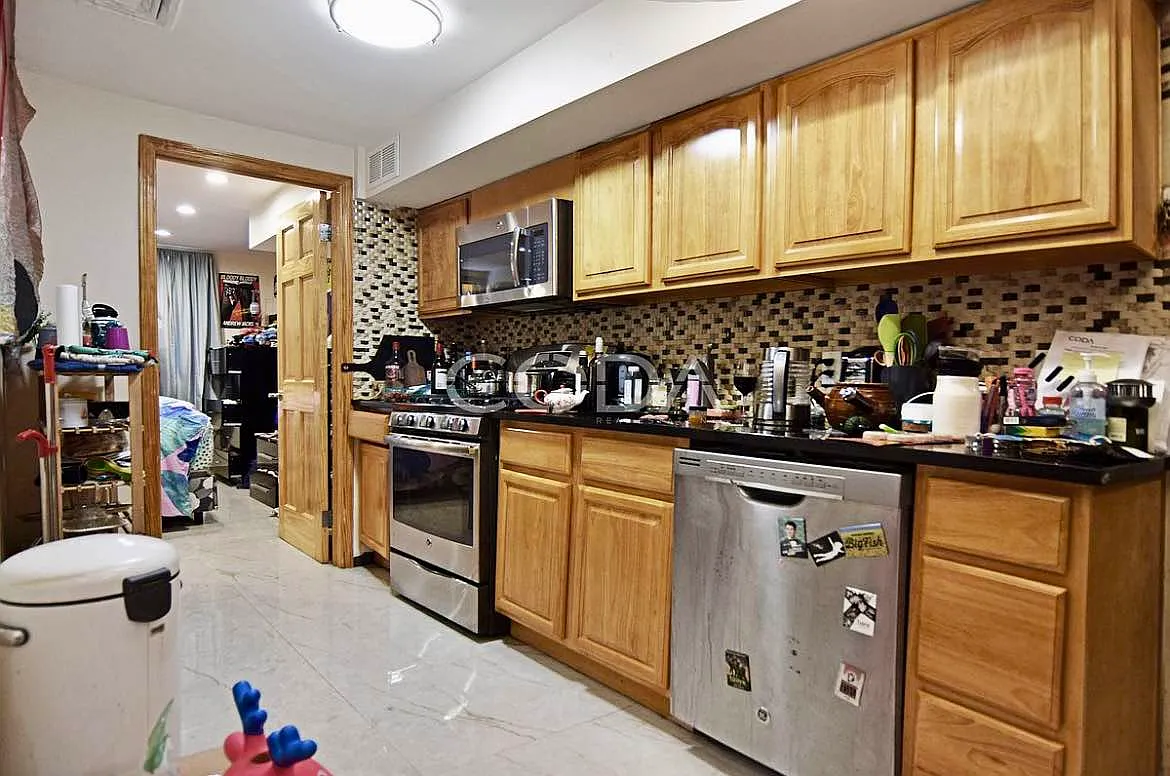 290 North 6th Street — Photo 1