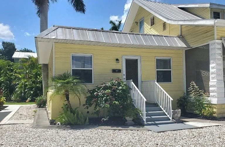 461 W Marion Ave #B — Photo 11