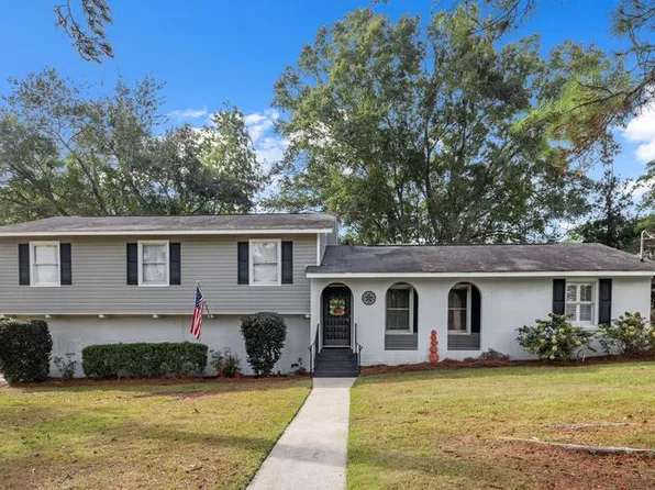 901 Camelot Ct, Dothan, AL 36303