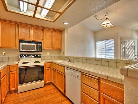 5th image of 56 Cherry Crest Ln