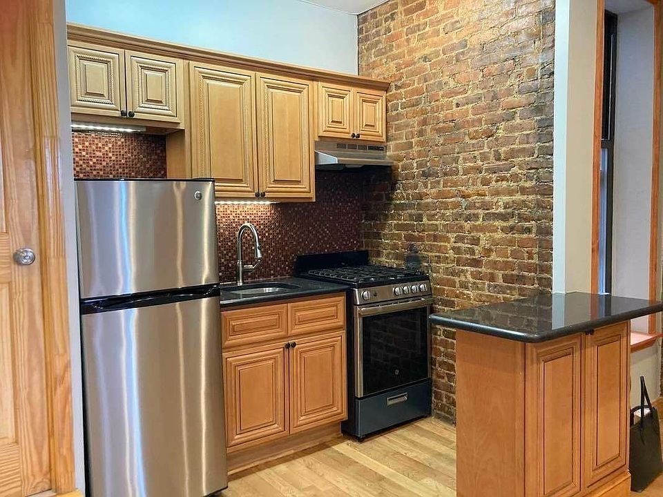 1st image of 399 Smith St APT 1R