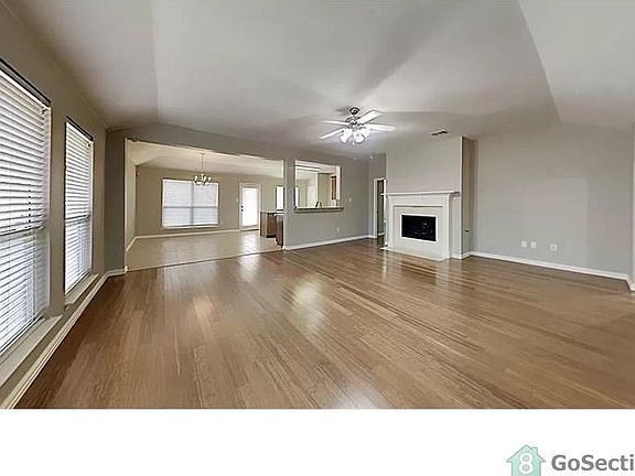 3rd image of 4908 Kingfisher Ln